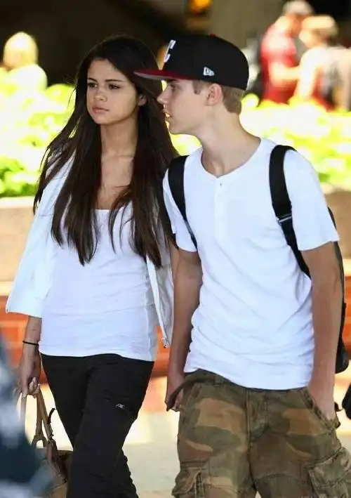 贾斯丁比伯身高多高,贾斯丁比伯实际身高,贾斯汀比伯身高对比_大山谷