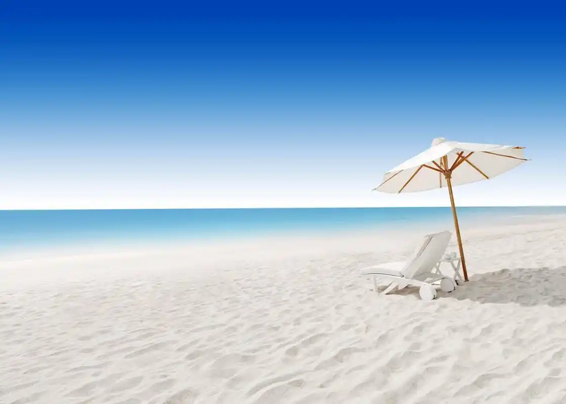 躺椅海滩4k风景图片