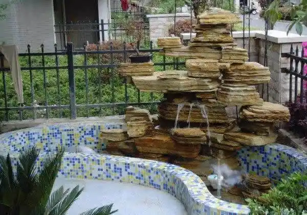 鱼池水池小型千层石假山制作"