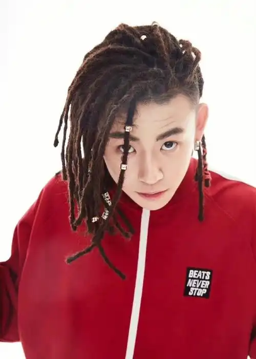 小鬼又绑脏辫了##小鬼彩色脏辫造型