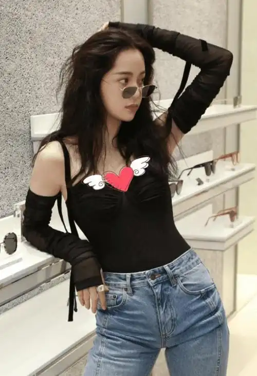 欧阳娜娜不愧是94斤,当她穿上"束腰衣",这身材让女生们酸了