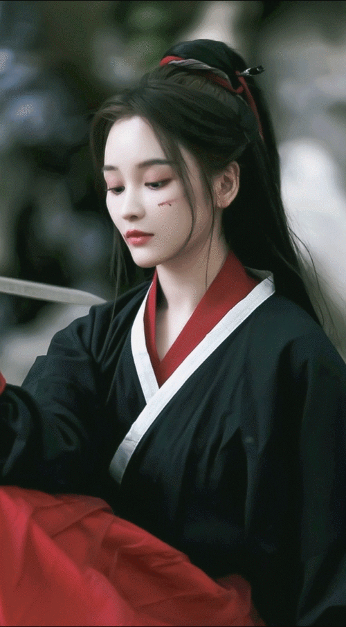 王一菲古风侠女战损写真