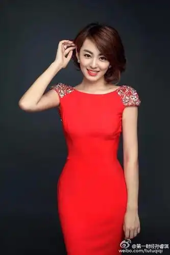 孙睿琦身为上海第一财经电视的女主持人穿衣搭配起来就是漂亮