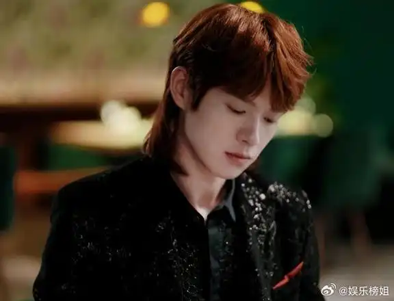 最近,王鹤棣,范丞丞,魏大勋和白敬亭{瓜集}的狼尾发型成为了热门话题.