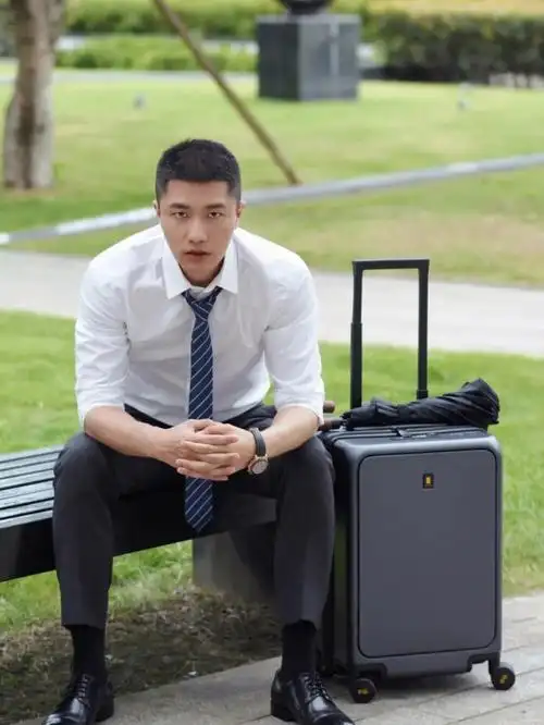 健身肌肉帅哥胸肌美男子