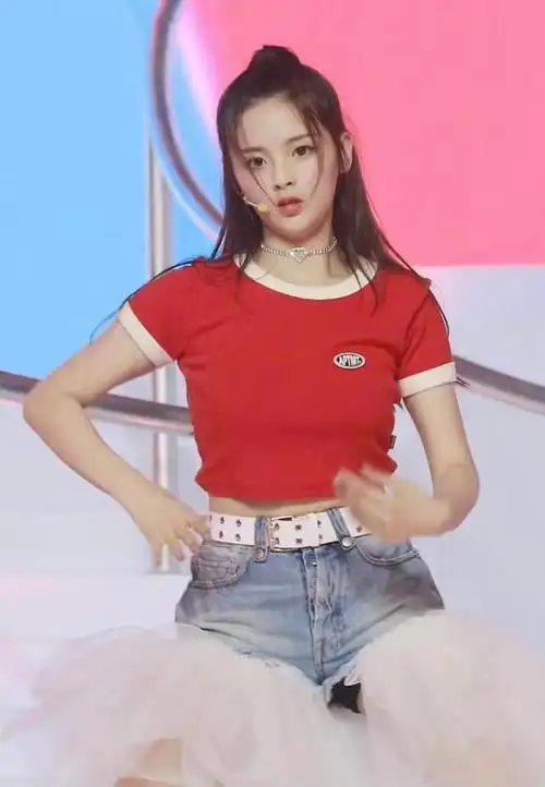 杨超越心真大舞台图不p就放出来身材和想象中差距太大