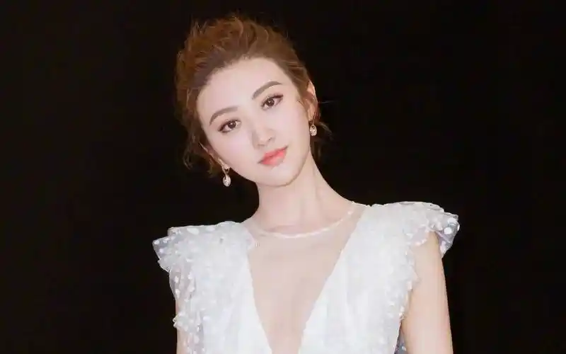 原创粉色运动装下的甜美时刻景甜的灿烂笑容