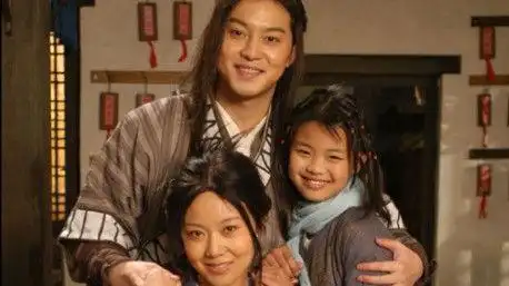 13岁出道走红,被称"最丑"童星如今长成这样