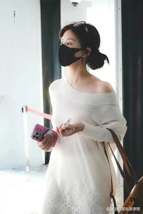赵露思机场私服好温柔!春天穿"白色"高贵又优雅