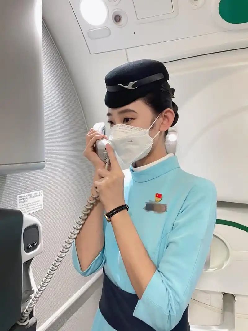 厦航的空姐璐璐 会有人喜欢么[吃鲸]