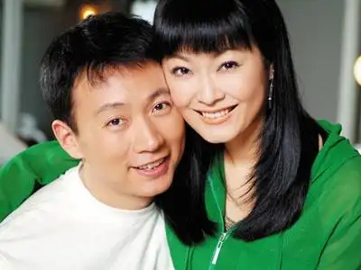 王小骞的老公谭江海是北京电视台的新闻男主播.