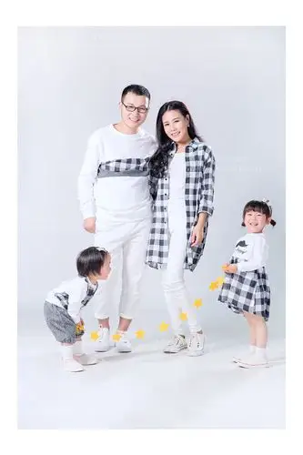 四口之家全家福样片鉴赏-昆山iplus孕妇摄影