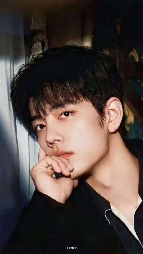 丈夫的容貌 妻子的荣耀    #肖战米兰时装周