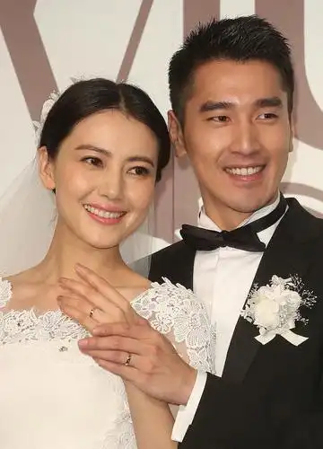 高圆圆不惑人生仍然很美,赵又廷排第一,忙里偷闲也和老公出游_因为