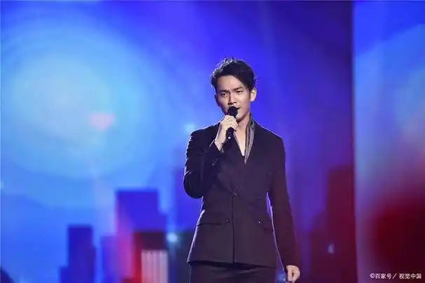 钟汉良上海演唱会惊艳亮相,专业素养敬业精神引发关注!