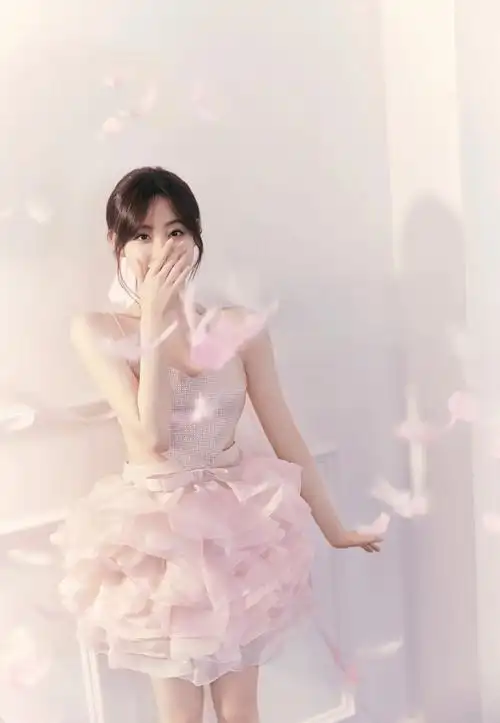 祝绪丹粉红公主造型祝女神生日快乐