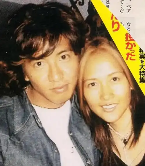51岁木村拓哉沉稳帅气,和工藤静香甜蜜相守23年,女儿长得很像他