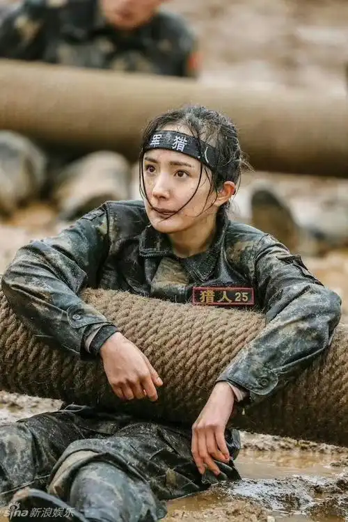 要军训了吧,要像@杨幂一样勇敢,坚强,不能偷懒哟.