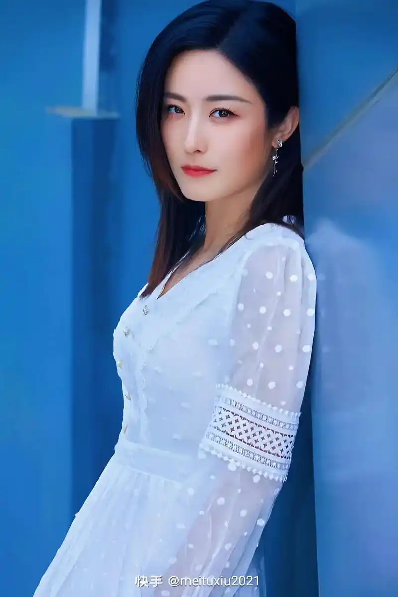 美女好飘亮徐百卉#美出高级感 - 抖音