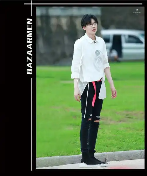 芭男星时尚##草坪氛围感穿搭#阳光下泻,绿叶葱茏,而绿色常常能给予