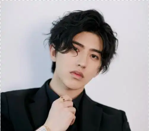 清纯可爱不似渣女,蔡徐坤15岁时就认识她了_许梦圆