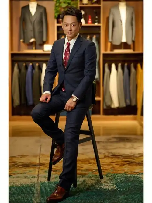怎么穿都不会出错的藏蓝色西服丨洛阳西服