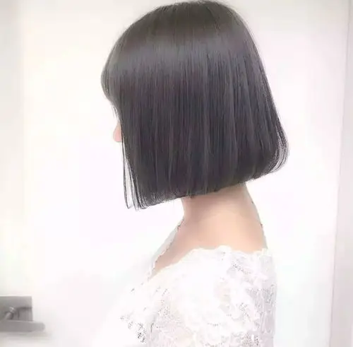 或者可以去稍微拉直一下头发,看起来多清纯!