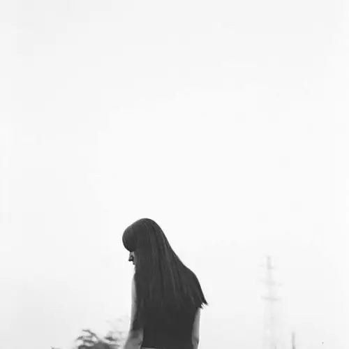 背影图片女生唯美伤感,回忆像个说书人