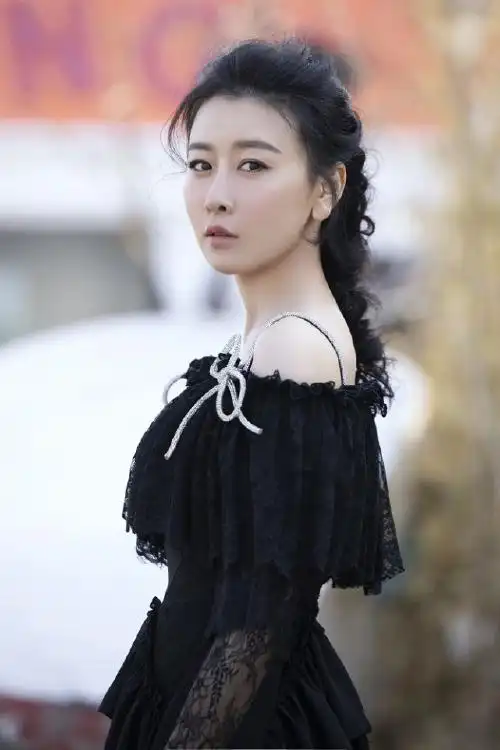 毛俊杰秋日写真释出氛围感拉满