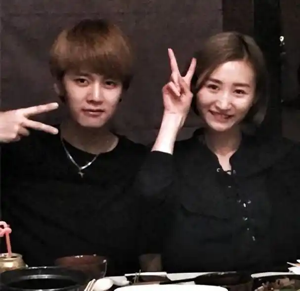 任嘉伦卷入出轨风波中对方身份及照片疑被扒出颜值不输明星