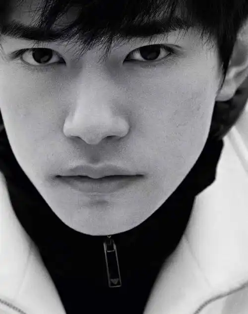 易烊千玺嘉人五月刊封面##易烊千玺新专辑刘艳芬