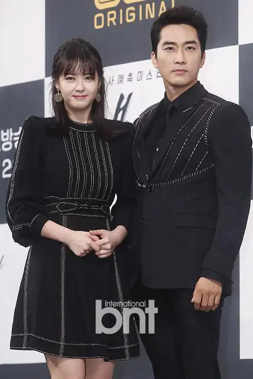 《black》举行发布会 宋承宪高雅拉等出席