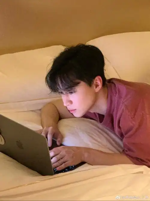 henrylau刘宪华超话#henry没认出黄磊##刘宪华#宝宝这不能怪你哈哈哈