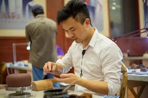 谁才是宜兴的紫砂壶匠心艺人这一次由你来选择