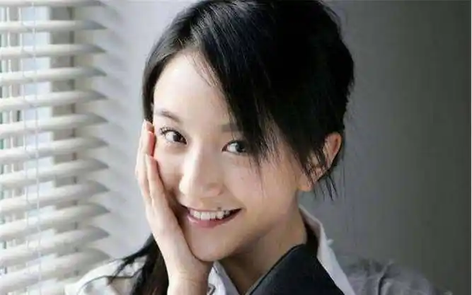 原创她凭一颗痣成名是黄轩的初恋女友点掉痣后变成这样