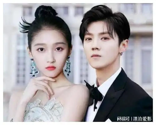 据悉,关晓彤与鹿晗在2017年10月份正式官宣恋情,一眨眼,鹿晗和关晓彤