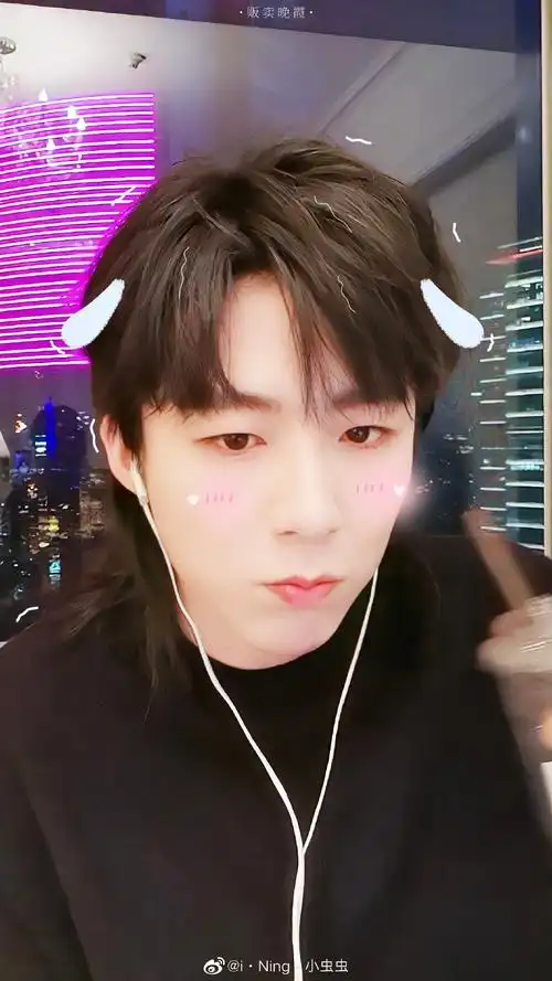 (刘宇宁本人别进来,我怕你yue)  当妈粉不香吗 cr水印,侵删 宝宝吐奶