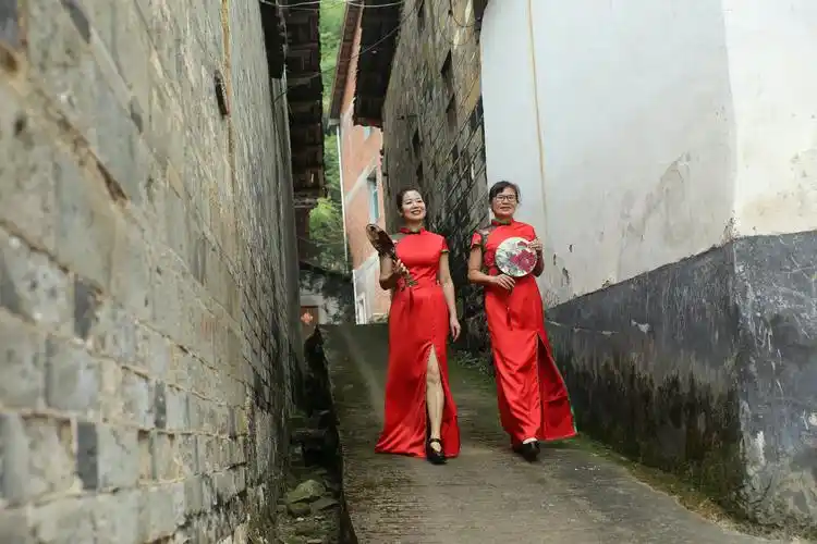 旗袍秀走进莒洲古村