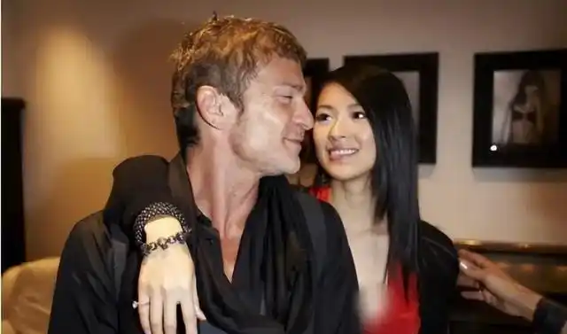 演员章子怡聚会时遇见一个老公结婚7年儿女双全