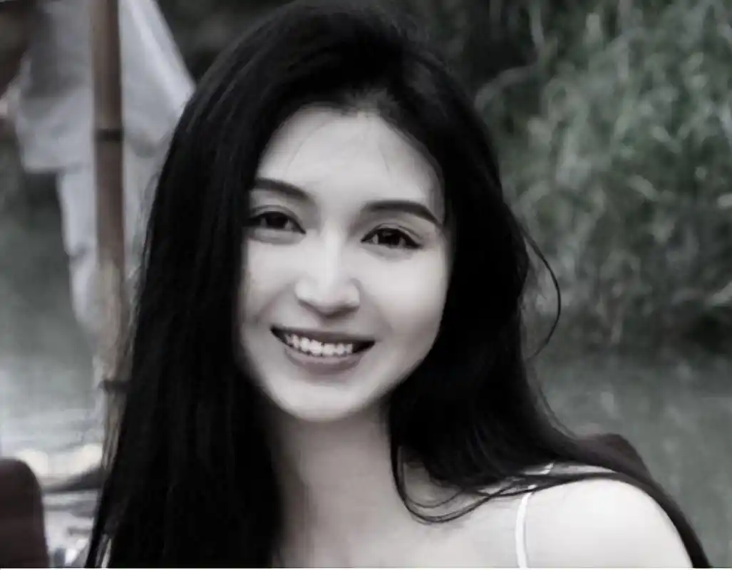 2年前,33岁网红小冉抽脂去世,网友:明明可以靠才华却偏要靠脸