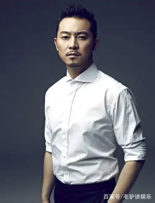 沙溢晒两个儿子萌照,兄弟俩的眉毛好可爱,这肤色相差也太大了!