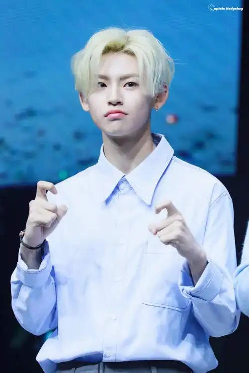 今天是清新帅气的可爱鬼|王琳凯|小鬼|金发_新浪新闻