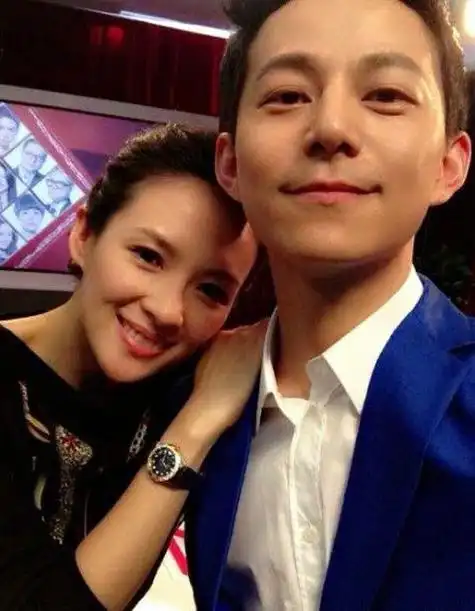 何炅老婆王菁的个人资料照片 王菁有什么背景吗