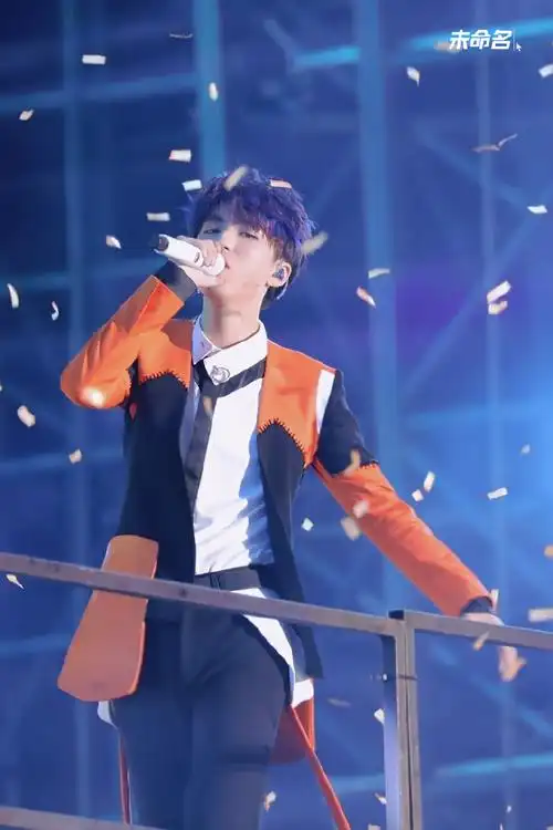 存档一些愚人节在各个站姐镜头下捡到的绝美帅哥  @tfboys-王俊凯