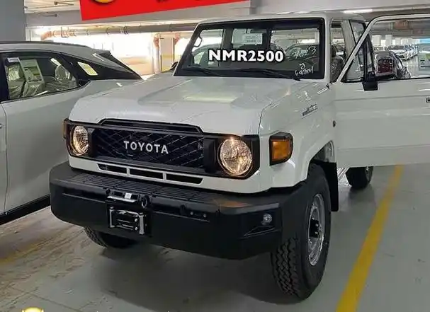 全新丰田兰德酷路泽lc71实车曝光硬派的经典越野车