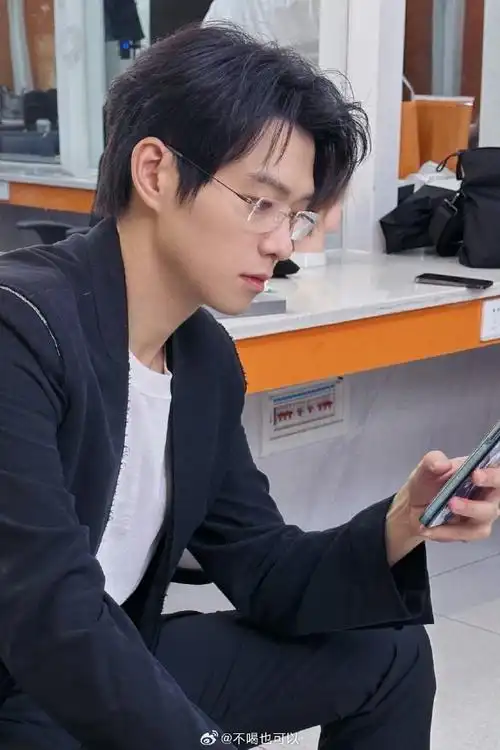 魏大勋帅得以为是孟宴臣来了##阿那亚大地艺术节