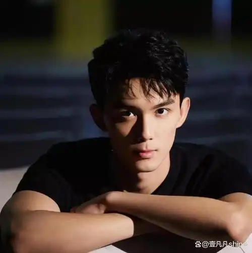 然而,实际上,对于吴磊的鼻子,我们或许需要认真观察一番.