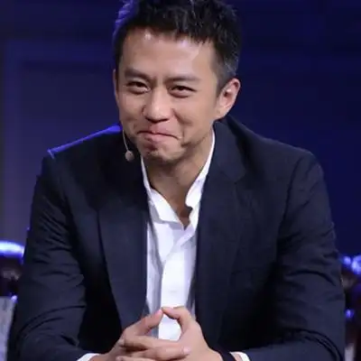 邓超短发发型酷帅魅力十足