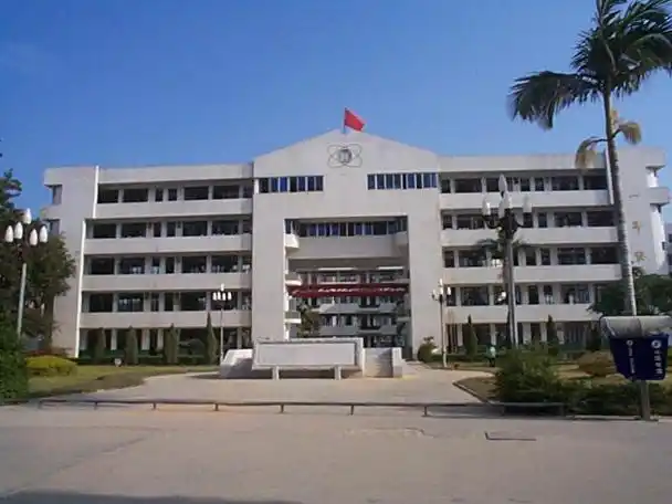 p data-id="gnwgpisqu2">泉州第一中学,简称泉州一中,是位于泉州市区