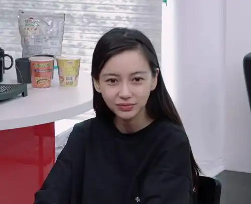 有一种"整容"叫杨颖的素颜,看清她真实颜值后,网友:判若俩人